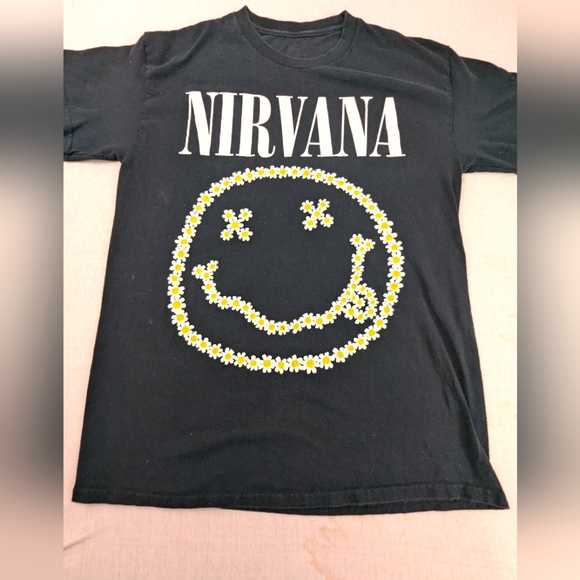 Nirvana Floral Smiley Face Black T-shirt With Yellow & White Flowers Size Medium - Picture 1 of 8